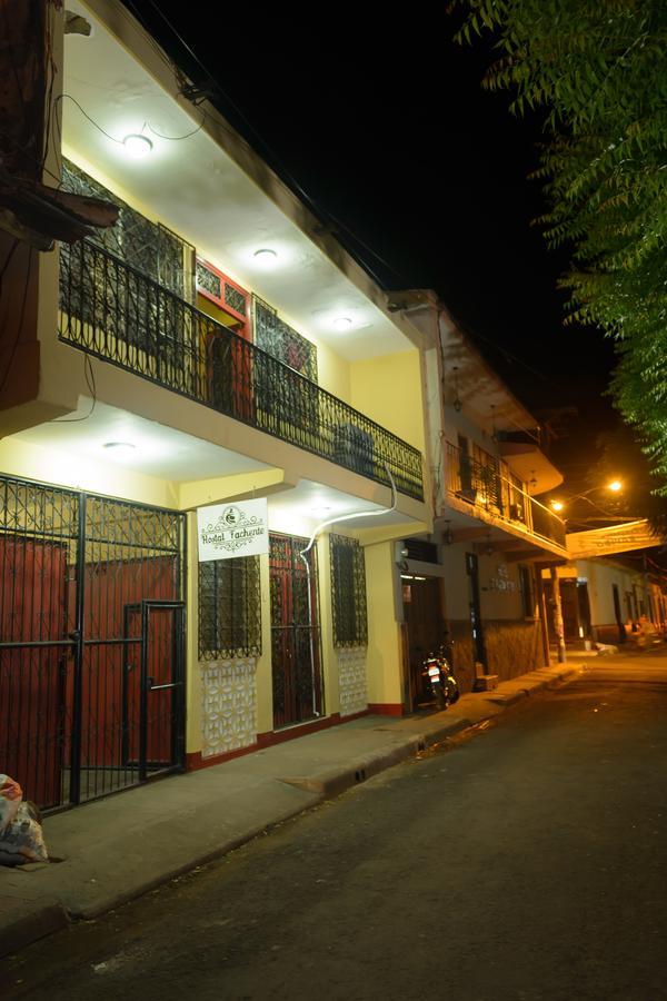 Hostal Fachente Hostel Leon Exterior photo